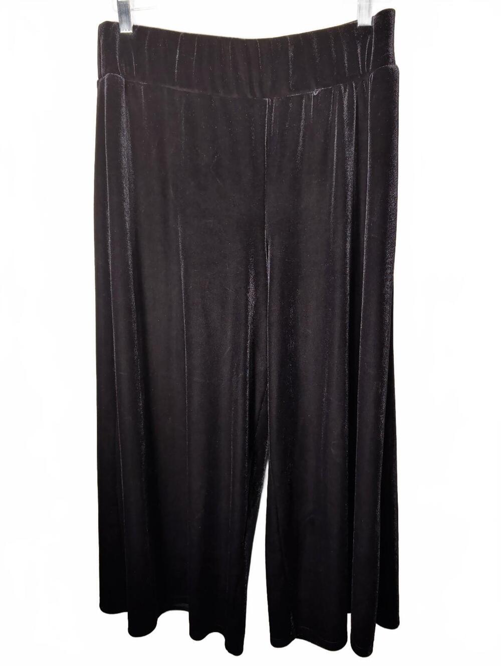 Chicos Size 2 Womens Large Black Velvet Wide Leg Pants 3/4 Length Flowy Stretch